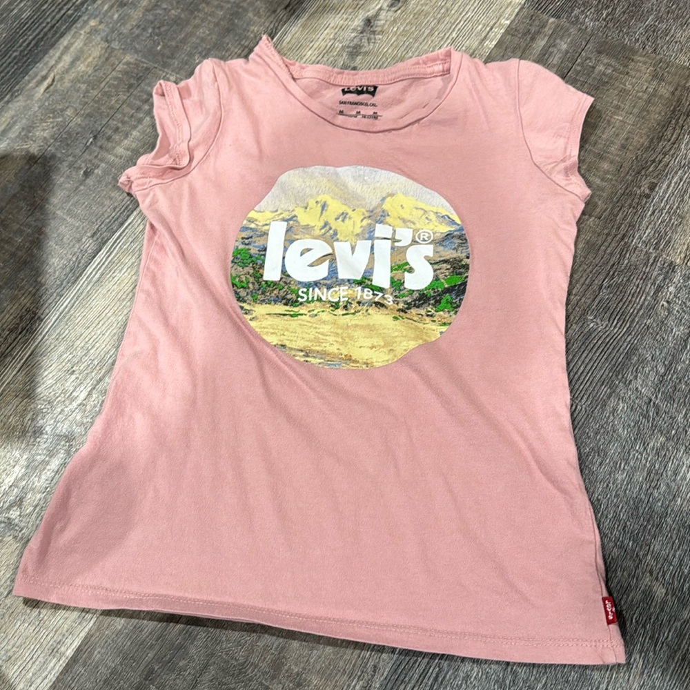 Girls Levi’s tee
